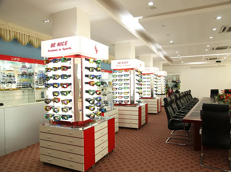 Low Price Safety Glasses China Manufacturer Ce FDA Certified Goggles Unisex