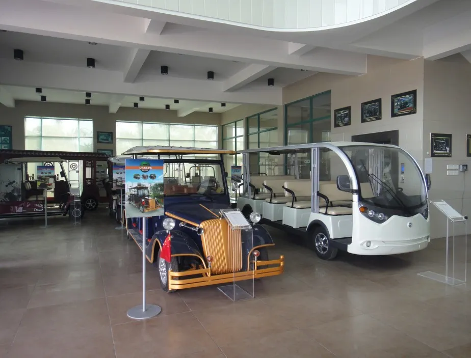 Red 8 Seat Electric Shuttle Golf Car